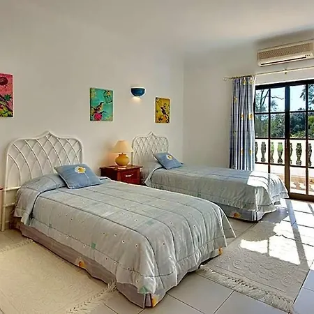 فيلة Alvor Sleeps 10 Pool Air Con Wifi
